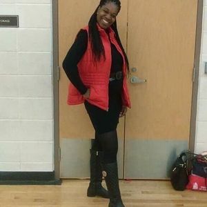 Meet your Posher, Dee dee